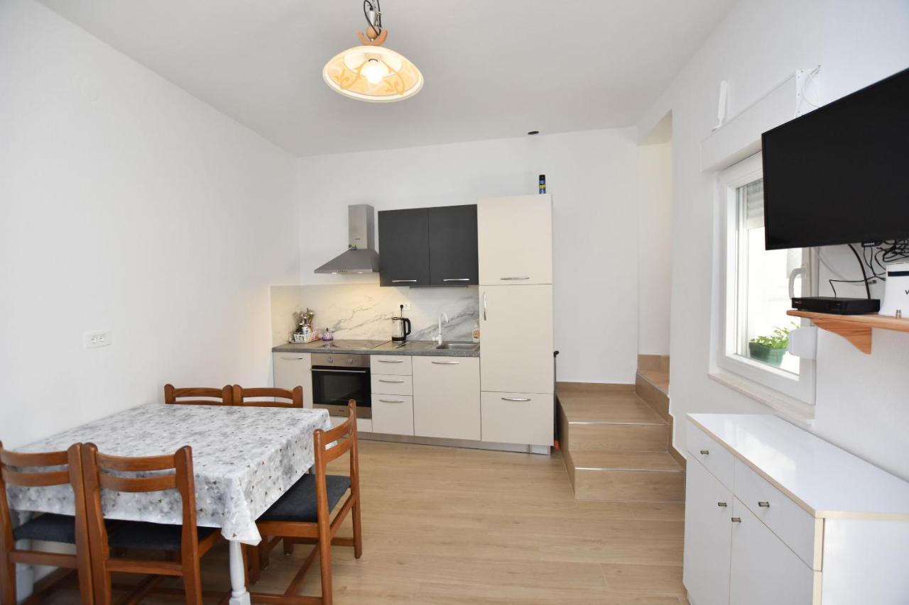 Apartment Miledina Primosten Exterior photo