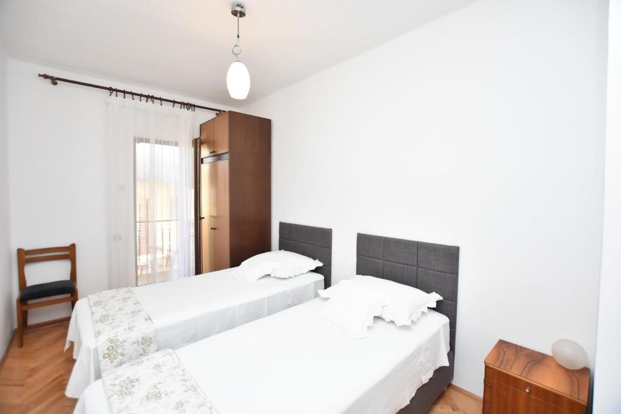 Apartment Miledina Primosten Exterior photo